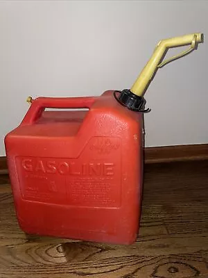 Chilton 6 Gallon  Plastic Vented Gas Can / Screen Pre-Ban Model P60 With Seal • $79.99