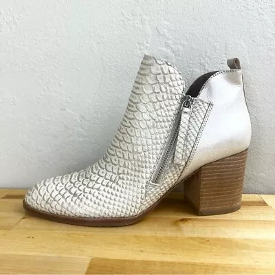 Donald J Pliner Edyn Side Zip Ankle Boots Leather Ivory Snake Embossed Size 8 • $69.99