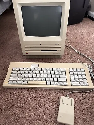 Macintosh SE Model 5010 With 1 Mbyte - Runs Great . With Original Soft Case • $240