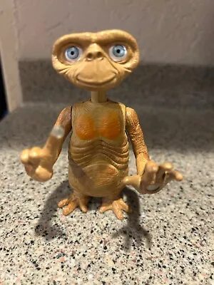 E.T. The Extra Terrestrial Toys R Us Exclusive 2001 Interactive Action Figure • $18