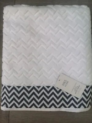 £12.50 • Buy M&S 100% Turkish Cotton Bath Sheet Colour White & Charcoal