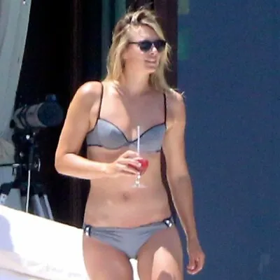 Maria Sharapova Using A Beautiful Bikini 8x10 Picture Celebrity Print • $3.99