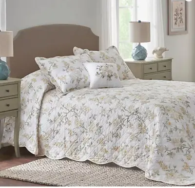 Nostalgia Home Juliette Floral Bedspread King Size • $44.95