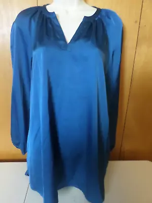 Kasper Women's Medium Long Sleeve Blue V-Neck Pullover Silky Blouse • $13.99