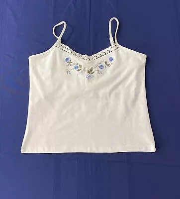 VTG St. John’s Bay Women’s L White Crop Built In Bar Adjust Spaghetti Straps • $11.94