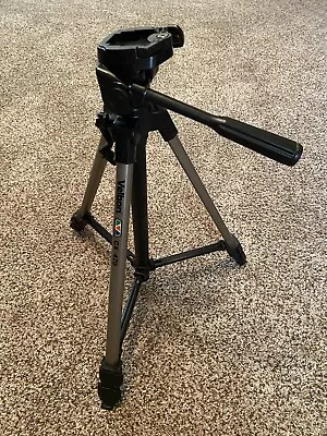 VELBON CX-470 Lightweight Photo/Video Tripod 3 Way Pan/ Tilt Head Ex Condition • $19.95