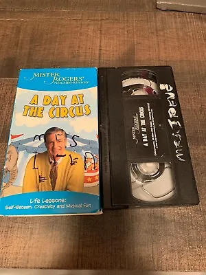 Mister Rogers Neighborhood - A Day At The Circus (VHS 2005) • $8.80
