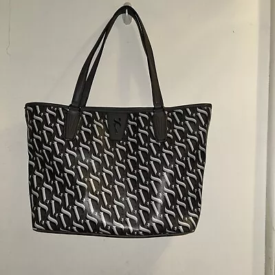 Simply Vera Wang Handbag Gray/white Pattern Leather Tote  • $20