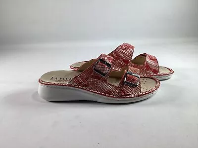 Womens LA Plume Red Reptile Sloane Sandals NEW • $39.99