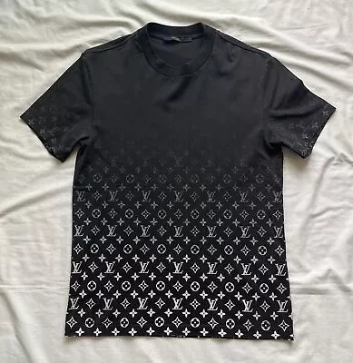 Louis Vuitton LVSE Monogram Gradient T-Shirt • $585