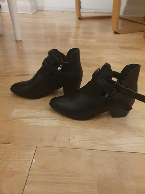 £18 • Buy Debenhams Red Herring Ladies Boots Size 4 BNWT *RRP £39.50*