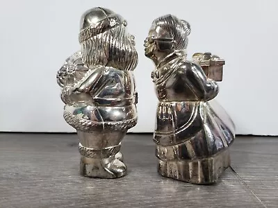 Mr And Mrs. Santa Claus Kissing Salt And Pepper Shakers • $14.99