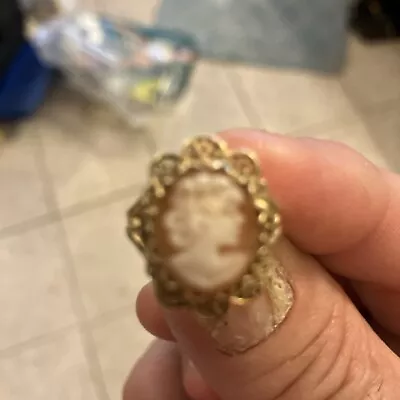 VINTAGE 10K Gold Cameo Ring Size 6.5 Oval Carved Shell White Peach Lady Portait • $75