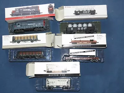 Southern Pacific Locomotive 9725  And 4 Train Cars Lot • $24.99