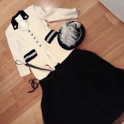 $74.99 • Buy Halloween Costume Ringmaster Circus Unique Womens Sz  6 White Jacket Skirt Hat 