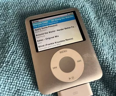 Apple MA978ZP/A IPod Nano 3rd Gen 4GB Player - Silver • £11.99