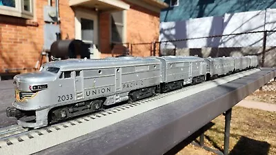 Lionel O-gauge 2033 Union Pacific Passenger Set. FREE SHIPPING  • $235