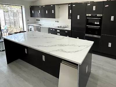 £10 • Buy Pure White/Calacatta/Statuario/Bianco/Sparkling Quartz Kitchen Worktop