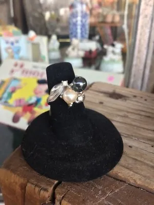 Vintage Two-Tone Black Pearl & White Pearl Ring Size 5 & 1/4 • $20