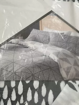 Habitat Stockholm Diamond Dash Bedset Grey White • £28.99