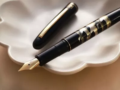 Wancher X Kuretake Fountain Pen Modern Maki-E Cranes Black New Gift • $141.79