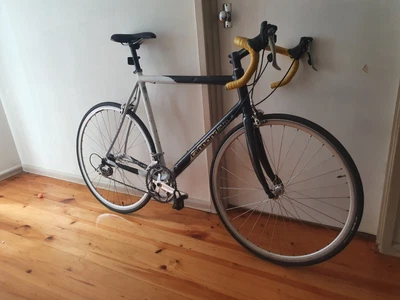 $300 • Buy Cannondale R600 Road Bike