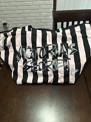 Victoria Secret Bag Large With Zipper • $0.99