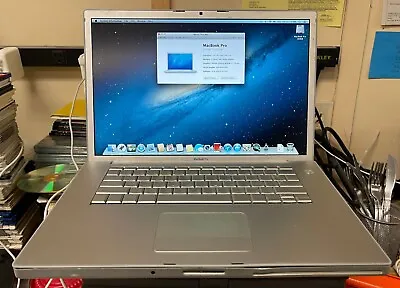 Apple MacBook Pro 15-inch October 2007 2.4GHz Intel Core 2 Duo (MA896LL) • $165