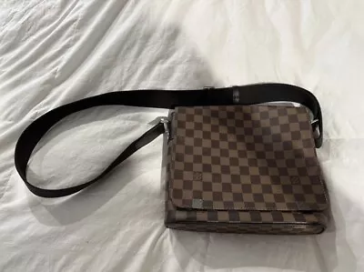 Louis Vuitton Monogram Crossbody Shoulder Bag CA1148 • $900