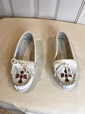Minnetonka Moccasins Size 7 White Smooth Sole Beaded Thunderbird Slip On Loafers • $39.95