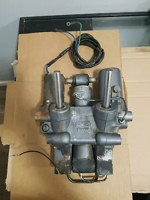 1997 Yamaha B90TLRV 90HP Outboard Tilt And Trim Unit 6H1-43800-15-4D  • $700