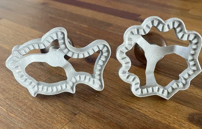 £18.41 • Buy EUC Fish And Geometric Shaped Cookie Cutters 1980s With Wood Handle X2