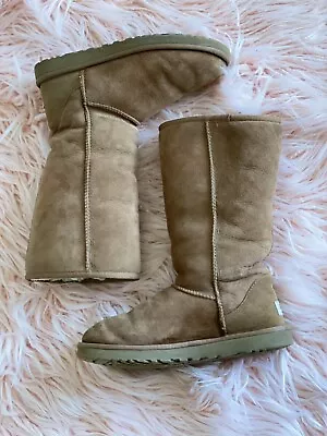 UGG Classic Womens Size 7 • $35