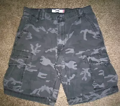 Men's Levi's Green Camouflauge Cargo Shorts Size 36 • $14