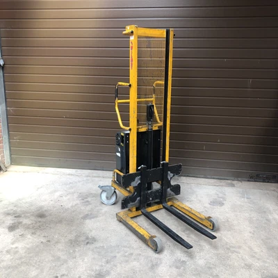 £270 • Buy 12v Pallet Stacker