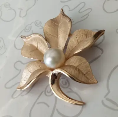 Vintage Trifari Flower With Pearl Brushed Gold Tone Pin Brooch Signed • $25.18