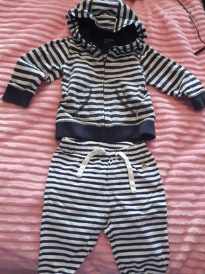 £2.50 • Buy Bundle Baby Gap Hoodie 12-18 Months Leggings 3-6 Months