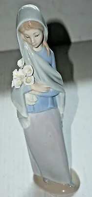 Lladro Daisa Hand Painted Figurine Female Holding Easter Lilies Made In Spain • $79.99