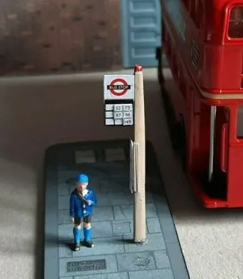 £5.99 • Buy 1940-60’s OO GAUGE BUS STOP KIT 8 FLAGS 12 TIMETABLE E-PLATES LONDON TRANSPORT