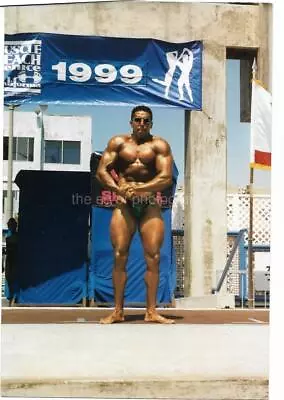 California MUSCLE MAN Venice Beach FOUND PHOTOGRAPH Color BODYBUILDER 04 32 Z • $9.90