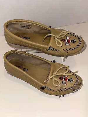 Minnetonka Moccasins Beaded Thunderbird Tan Leather Size 8 Fringe • $16.99