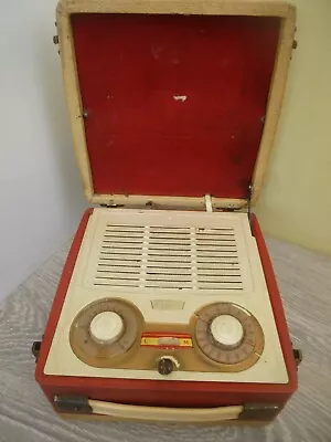 Vidor Old Case Radio • £4.45