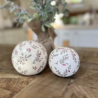 Set 2 Garden Sphere Ornaments Vintage Style Floral Ball Sculpture Home Ornament • £19.95