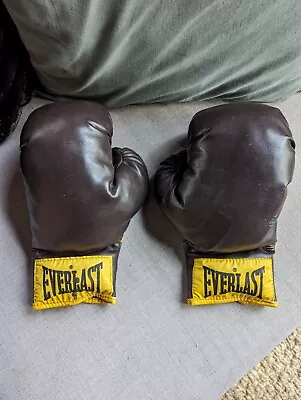 Vintage 10 Ounce Everlast Laced Boxing Gloves....Never Laced. • $40