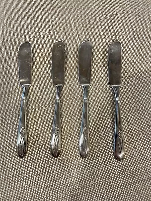 H&T MFG CO  4 Pcs Meadow Flower Silverplate 1940  Butter Knifes • $9.95