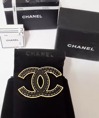 Authentic Chanel Black Textured Leather CC Logo 18ct Gp Brooch-B23 Made In Italy • $678