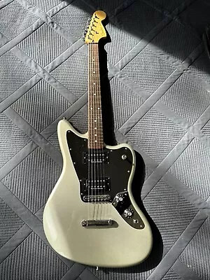 2010 Fender Jaguar Blacktop • $375