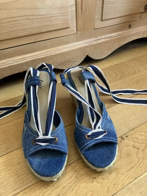 £20 • Buy Levi’s Blue Denim Wedge Heel Sandals