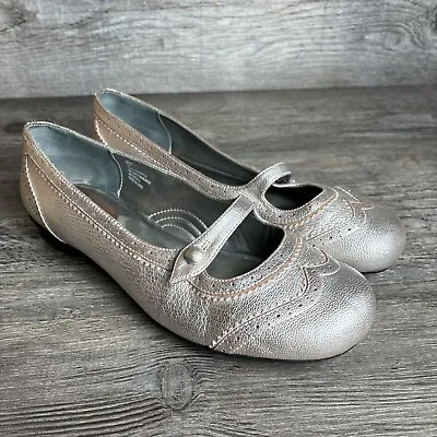 Womens Me Too Silver Leather Slip On Flats Shoes Womens Size 7M • $15