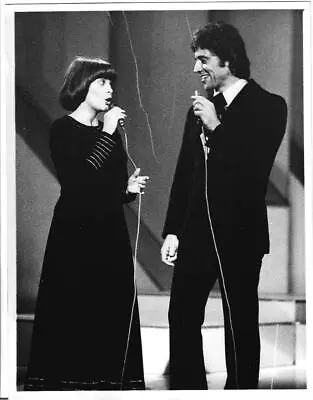 French Singers Mireille Mathieu & Sacha Distel - 1972 Syndication Inter Photo • $15.75